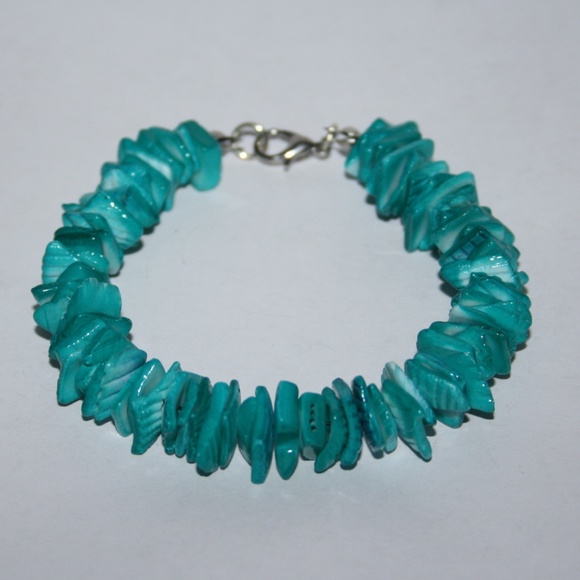 Vintagejelyfish Jewelry - Beautiful teal natural shell bracelet NWOT